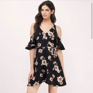 J.O.A. ‘Cold Shoulder’ dress